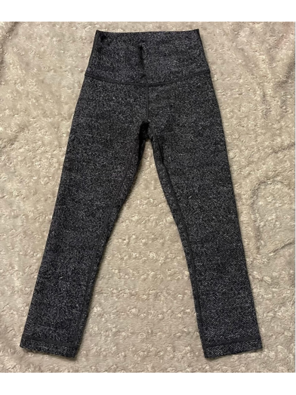 Lululemon Women's Wunder Under Crop, Hi-Rise, Size 4, 21” Inseam, EUC